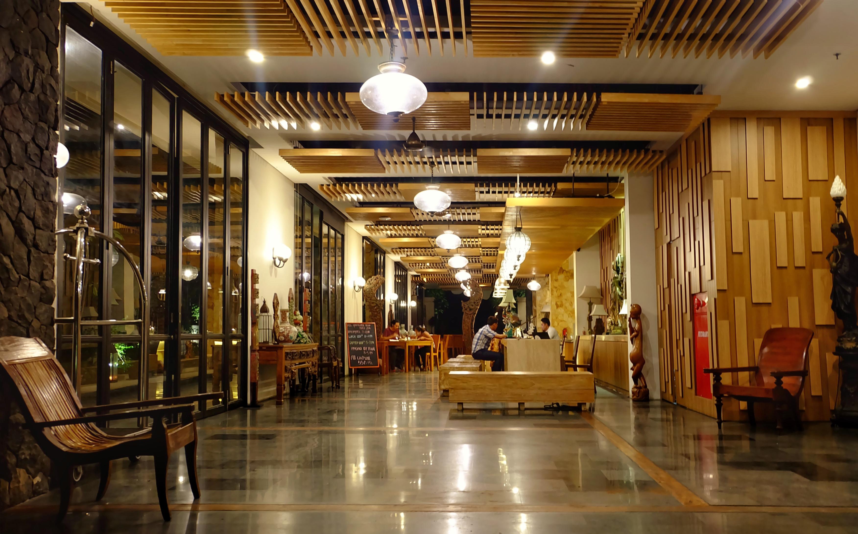Paragon Hotel 4*