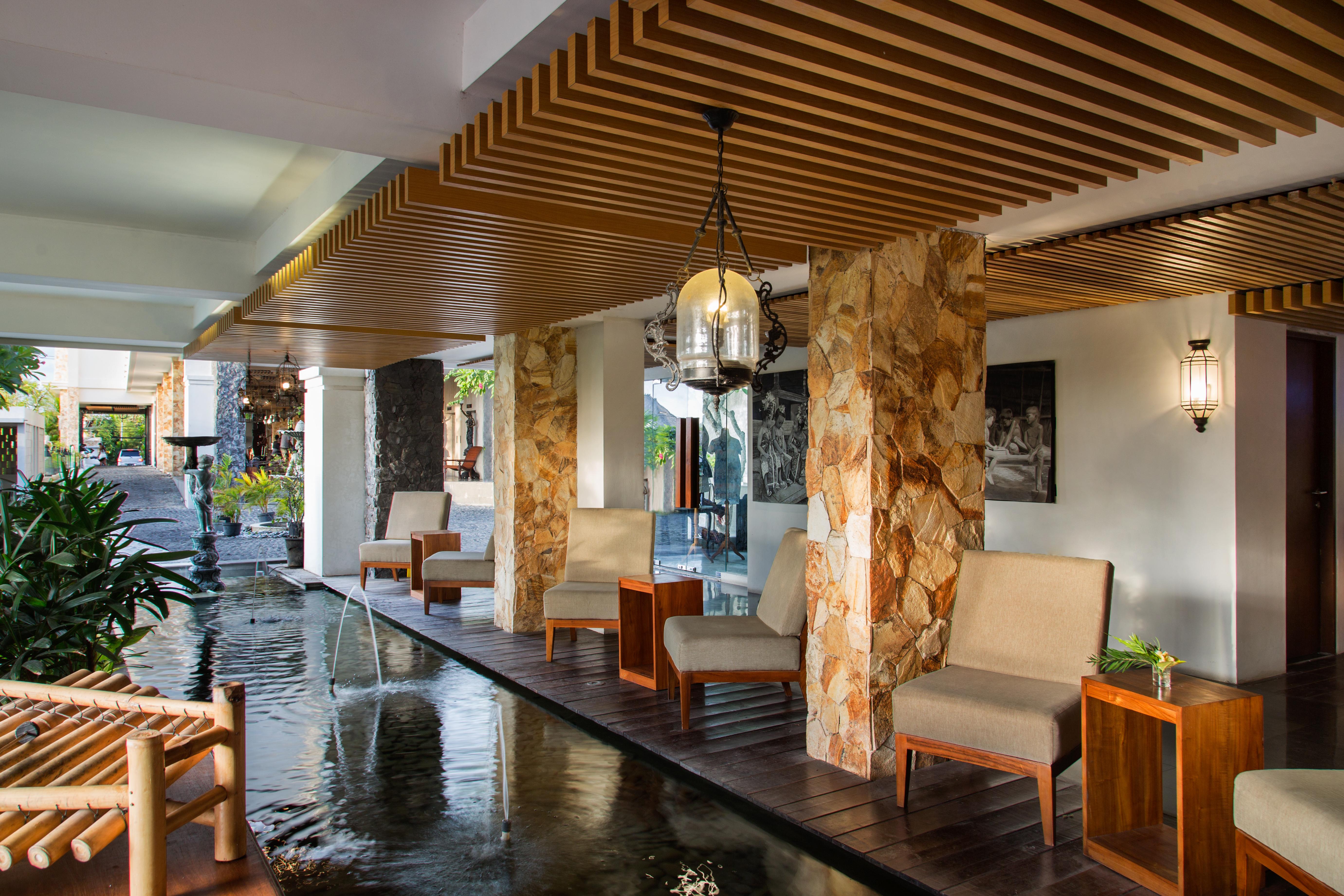 Paragon Hotel 4*
