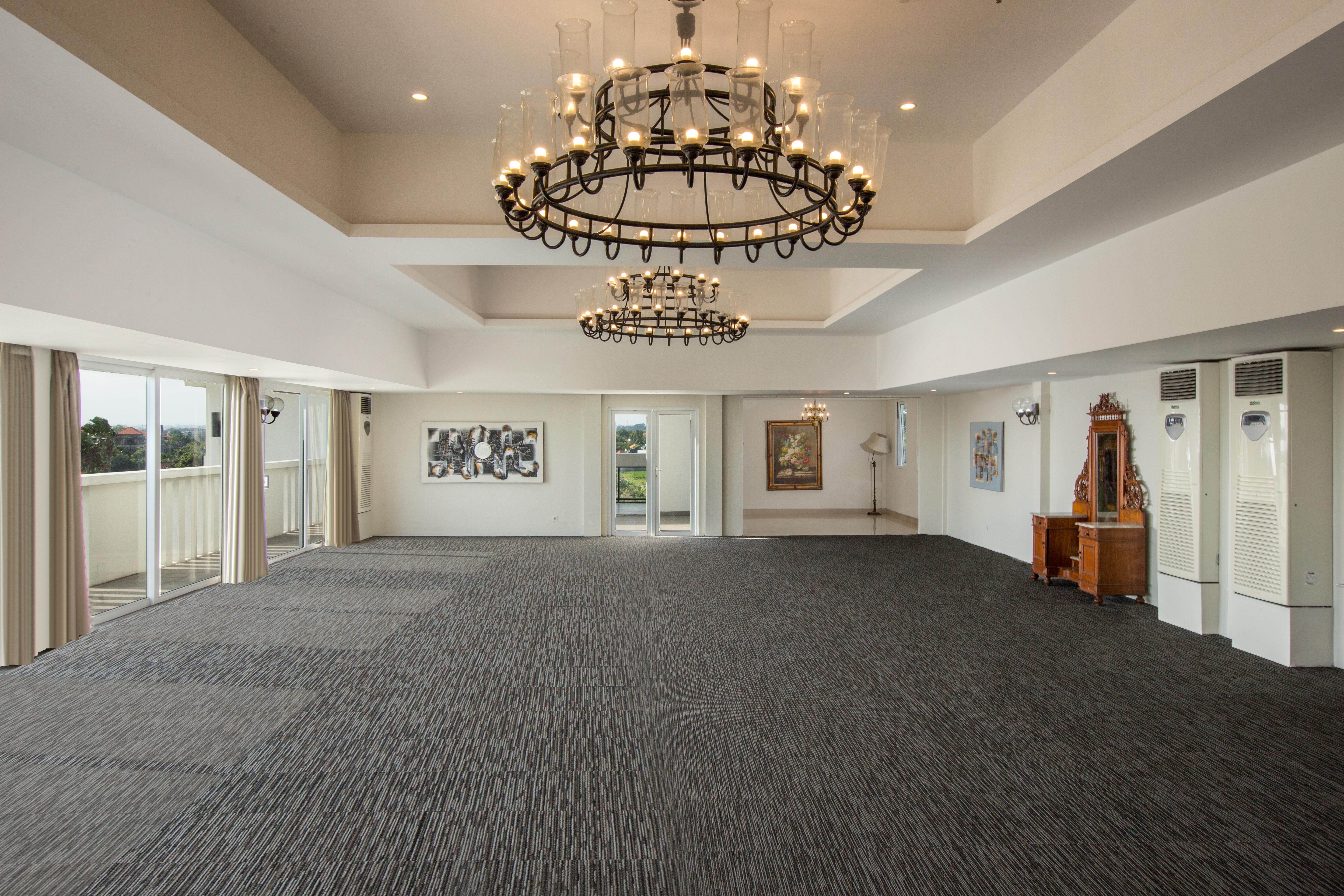 Paragon Hotel