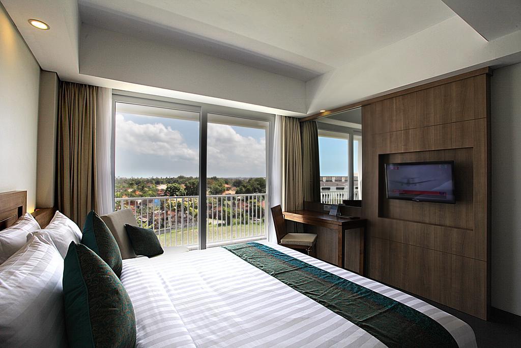 Paragon Hotel 4*
