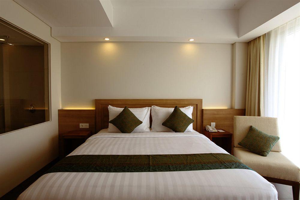 Paragon Hotel